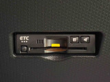 ETCカードを挿入することで高速道路を利用する際の支払いがキャッシュレスになったり、ETCスマートインターチェンジが利用できたり、とても便利なアイテムです!保証は修理保証のみとなります。