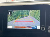 【バックカメラ】駐車時に後方がリアルタイム映像で確認できます。大型商業施設や立体駐車場での駐車時や、夜間のバック時に大活躍!運転スキルに関わらず、今や必須となった装備のひとつです!