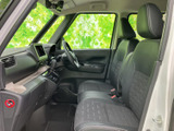 機能的なデザインのダッシュボードが、運転操作をサポートします。必要な情報を的確に表示し、安全運転を支援します。