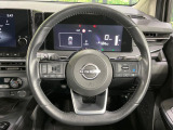 インテリアに合わせたデザインのステアリングは、運転される方のことも考え、運転しやすい形状、大きさです。是非一度、実際に触ってお確かめください。