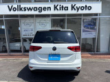 リアから見たGolf Touran。スクエアなボディ形状で、室内空間や荷室の使いやすさにも配慮されています。