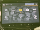 CDやUSB、Bluetoothなど、多彩なソースに対応。お好みの音楽を車内で楽しめます。音質の調整機能も充実しています。