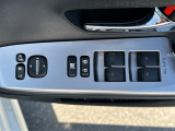 【パワーウインドウ】運転席のスイッチで、各席の窓ガラスの開閉ができます!あると便利ですよね!