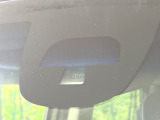 【シティブレーキアクティブシステム】低速走行中に前方の車両等を認識し、衝突しそうな時は警報とブレーキで衝突回避と被害軽減をアシスト。より安全にドライブをお楽しみいただけます。