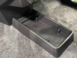 ティッシュ箱もぴったり収まるセンターフロアトレイ