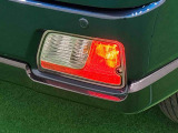 視認性に優れたリヤコンビネーションランプ(LEDテール&ストップランプ)で省電力・長寿命化を実現。
