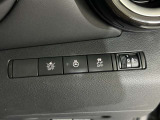 スイッチ類 衝突被害軽減ブレーキスイッチ、ステアリングヒータースイッチ、横滑り防止装置スイッチ