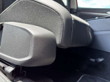 乗り降りで状態が気になる運転席シート下部も掲載。目立つ大きな傷は確認できず、状態をご確認いただけます。
