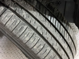 安全に走行するためには空気圧の確認をはじめ溝の深さ、ひび割れの等の点検が必要です。点検時に交換が必要と判断した場合は交換いたします。