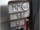 『1台』のお車に対して、3名体制で日々議論を重ね仕入れを行っております。