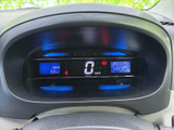 視認性の高いメーター類で、運転に必要な情報を的確に把握できます。運転状況を常に把握し、安全運転をサポートします。