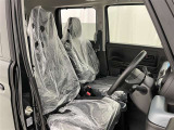 高いホールド性で運転姿勢が安定します。長距離ドライブでも疲れにくいのが魅力です。快適なドライビングライフをお送りください♪
