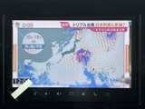 テレビ番組を画面で楽しめる装備です。停車中の待ち時間には、ニュースや天気予報などを視聴でき、車内で過ごす時間を快適に活用できます。操作画面もまとまり、選択しやすい仕様です。