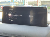 各種メニューが画面上に整理され、ナビゲーションやオーディオなど目的の項目を選びやすい構成です。表示を確認しながら、日々の移動に必要な情報へアクセスできます。