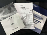 メンテナンスノート、取扱説明書です。 その車の整備記録が事細やかに記録されています。 車が生まれてから今までどのような道を歩んできたのか判るとても重要な物ですよ。