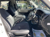 中古車両のため使用感はございますが、ボディの艶を保っており、内外装ともに非常にきれいな状態です。