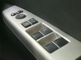 視認性の高いメーターで、運転に必要な情報を的確に把握できます。安全で快適なドライブをサポートします。