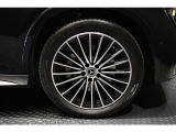 メルセデスの認定中古車「サーティファイドカー」では、万一お車が故障した場合も、ご購入後1年間もしくは2年間※は走行距離にかかわらずメルセデス・ベンツ正規サービスネットワークで無料修理いたします