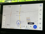 道路や周辺施設が見やすく表示され、目的地までのルート確認に役立ちます。現在地を把握しながら行き先を設定できるため、初めての場所への移動にも便利です。