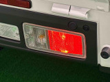 視認性に優れたスタイリッシュなクリアタイプのリヤコンビネーションランプ(LEDテール&ストップランプ)で省電力・長寿命化を実現。
