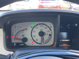 視認性の高いメーター類が、運転に必要な情報を的確に伝えます。安全で快適な運転をサポートする機能が充実しています。
