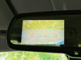後方確認をサポートするモニターが搭載されています。運転の苦手な方でも、狭い道や駐車時に安心してお車を操縦できますよ。