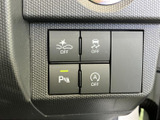 安全運転を支援する機能や駐車時に役立つ機能のスイッチが並びます。表示を確認しながら必要な機能を選べるため、日常の運転シーンで活用できます。