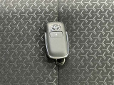 【スマートキー】ドアの開閉時鍵を探さなくても簡単にドアの開閉することが出来ます、また、エンジン始動も車内にスマートキーがあれば簡単に始動することが出来ます