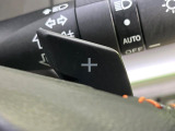 【パドルシフト】ハンドルから手を離さずに素早くシフトアップ&ダウンができるので、エンジンブレーキを使う下り坂や高速道路の合流で加速したい場面で役立ちます。