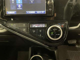 【オートエアコン】一度お好みの温度に設定すれば、車内の温度を検知し風量や温度を自動で調整してくれます。