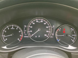 速度やエンジン回転数、燃料残量などをまとめて確認でき、運転前後の車両情報の把握に便利です。各表示が見やすく配置され、必要な情報をひと目で確かめられます。