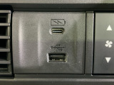 USBで電子機器の充電もできます。スマホの充電も安心です。