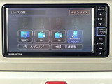 TVやFM、AM、Bluetooth AUDIOなどの選択肢が画面に並び、使いたい音源を見つけやすい構成です。画面表示を見ながら切り替えられ、日々の移動時間に合わせて活用できます。