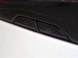 パワーバックドアを装備しています。開閉スイッチは車両側面両側に配置、後ずさりすることなく開閉できます。