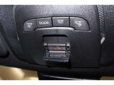 急な体調不良時も、ヘルプネットボタンを押すだけでヘルプネットセンターのオペレーターにつながります。なお無償でのご利用期間は限定されています。サービスの詳細は販売店スタッフまでおたずねください。
