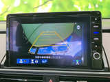 画面上のガイド表示で、後方や周囲を確認しながら駐車をサポートします。駐車時の位置合わせに役立ち、見通しにくい場所での車庫入れや切り返しの際にも活用いただけます。