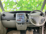 運転席からの眺めは広く、前方確認がしやすいです。操作系の配置も、直感的で使いやすいレイアウトとなっています。