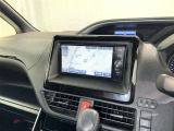 ナビゲーション付です。 ナビがあると便利、ラクラク何処でもいけます。 ナビが有るのと無いのとでは大きな違いですね。