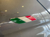 イタリアンブランドらしさをさりげなくアピールするフェンダーバッヂ。細部までこだわりを感じられる装備です。