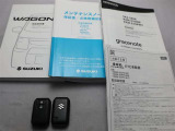 取説・メンテナンスノート・スマートキーの3点セットです。