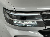 【LEDヘッドライト】現代の主流のライト。明るい光が瞬時に立ち上がり、必要な場所を均一に照らします。寿命も長く省エネで、スタイリッシュなデザインです♪
