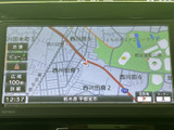道路や周辺施設が地図上に表示され、現在地を確認しながら目的地までの道順を考える際に便利です。縮尺や案内項目も画面で把握しやすく、お出かけ時の道探しをサポートします。