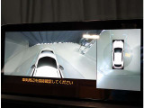 パノラミックビューモニター。車両を上から見たような映像を表示。運転席から目視しにくい車両周囲の状況をリアルタイムで確認できます。