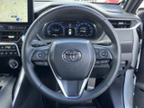 手に馴染むステアリングは、快適なドライビングをサポート。操作性にも優れており、運転がより楽しくなります。