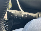 雨天時でもクリアな視界を確保できるワイパーレバー。操作も簡単で、運転に集中できます。様々なモードを選択可能です。