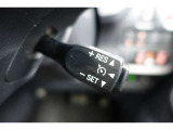 【クル-ズコントロ-ル】・・・高速道路などで一定速度でのクルージングが可能。 余分なアクセル操作を減らし、ドライバーの負担を軽減。 燃費の向上にも貢献します。
