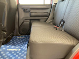 後部座席です。足元空間は広々しており、大人4人乗車も無理なく可能です。