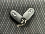 【スマートキー】ドアの開閉時鍵を探さなくても簡単にドアの開閉することが出来ます、また、エンジン始動も車内にスマートキーがあれば簡単に始動することが出来ます
