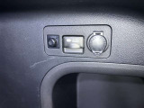 ラゲージルームに12V120Wのアクセサリーソケット・AC100V/1500Wのアクセサリ-コンセント・アース端子が付いています。