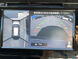 後方の状況を分かりやすく表示し、安全な駐車をサポート。狭い場所でもスムーズに駐車できます。